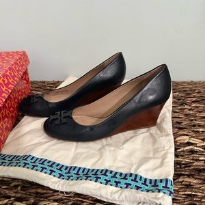 Navy Size 7.5 Tory Burch Lowell 65mm wedge dress shoes